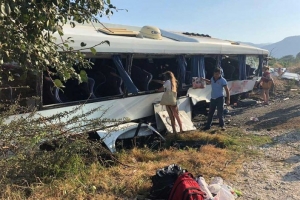 Seydikemer’de tur otobüsü devrildi: 22 yaralı